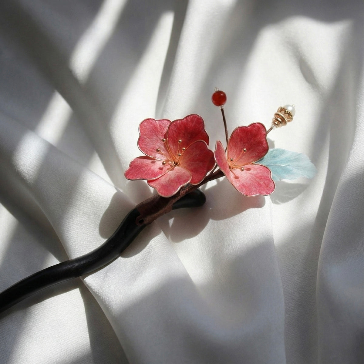 本絹・銘木黒檀】手仕事で咲かせる桜の簪（かんざし）｜天然紅瑪瑙・和装ヘアアクセサリー